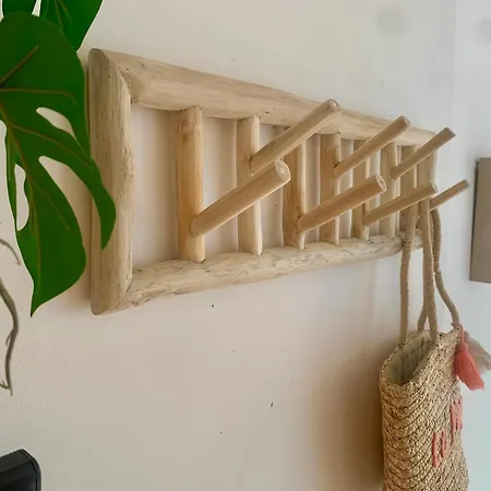 Jolie Maisonnette A La Avec Exterieur Et Parking Pr Juillet Et Aout Slmt דירה